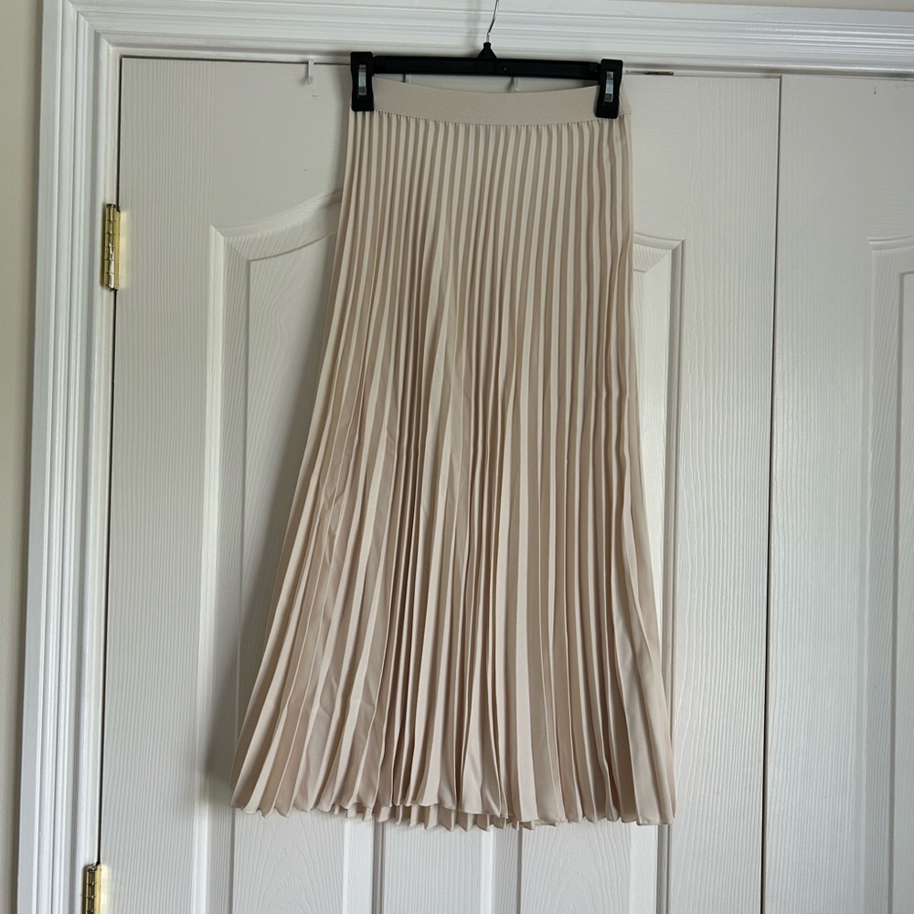 H&M pleated skirt
